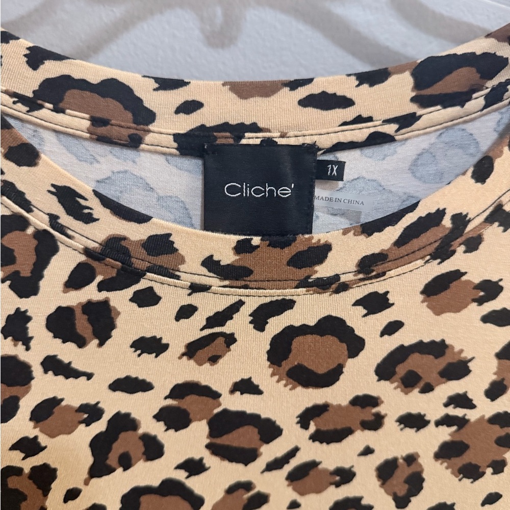 Chic Leopard Pattern Long Sleeve Tee - Picture 2 of 3